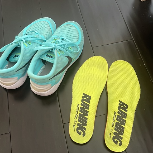 Nike Free Runs - Picture 9 of 9